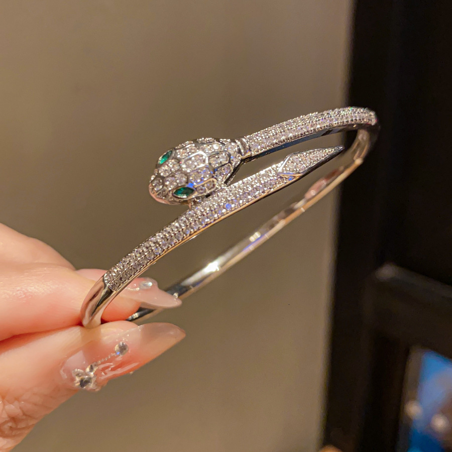 Brand 18K Real Gold Plated Zircon Snake Cross Clasp Bracelet Fashion Versatile Bangle Light Luxury High-End Feel Women's Jewelry Z260313