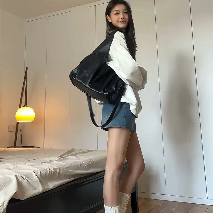 Autumn atmosphere New Retro Oil Wax Leather Light Luxury Versatile Elegant Large Capacity Underarm Bag Tongqin Crossbody Bag Designer Shoulder Bag