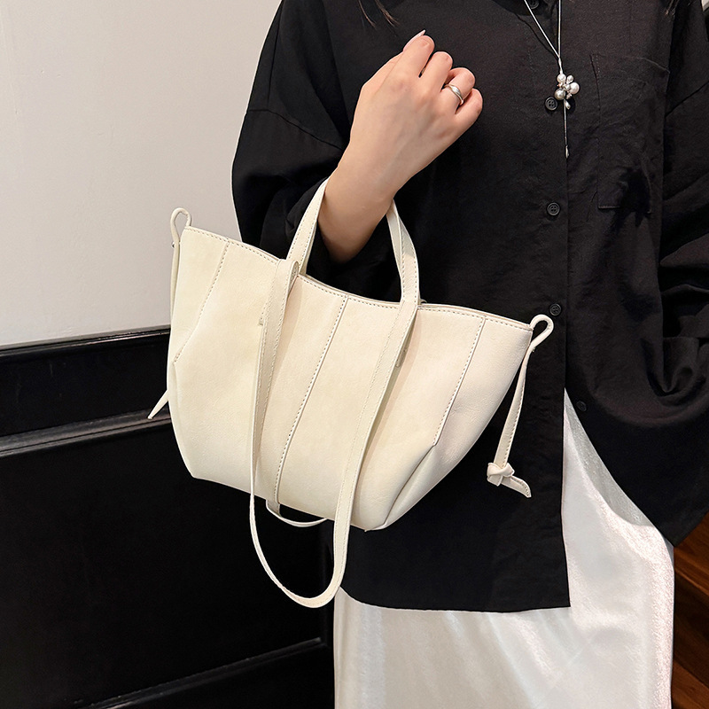 Autumn New Lightweight Retro Women s Diagonal Cross Bag Small and atmosphere Exquisite Handbag Versatile Light Luxury Fashion Designer Shoulder Bag