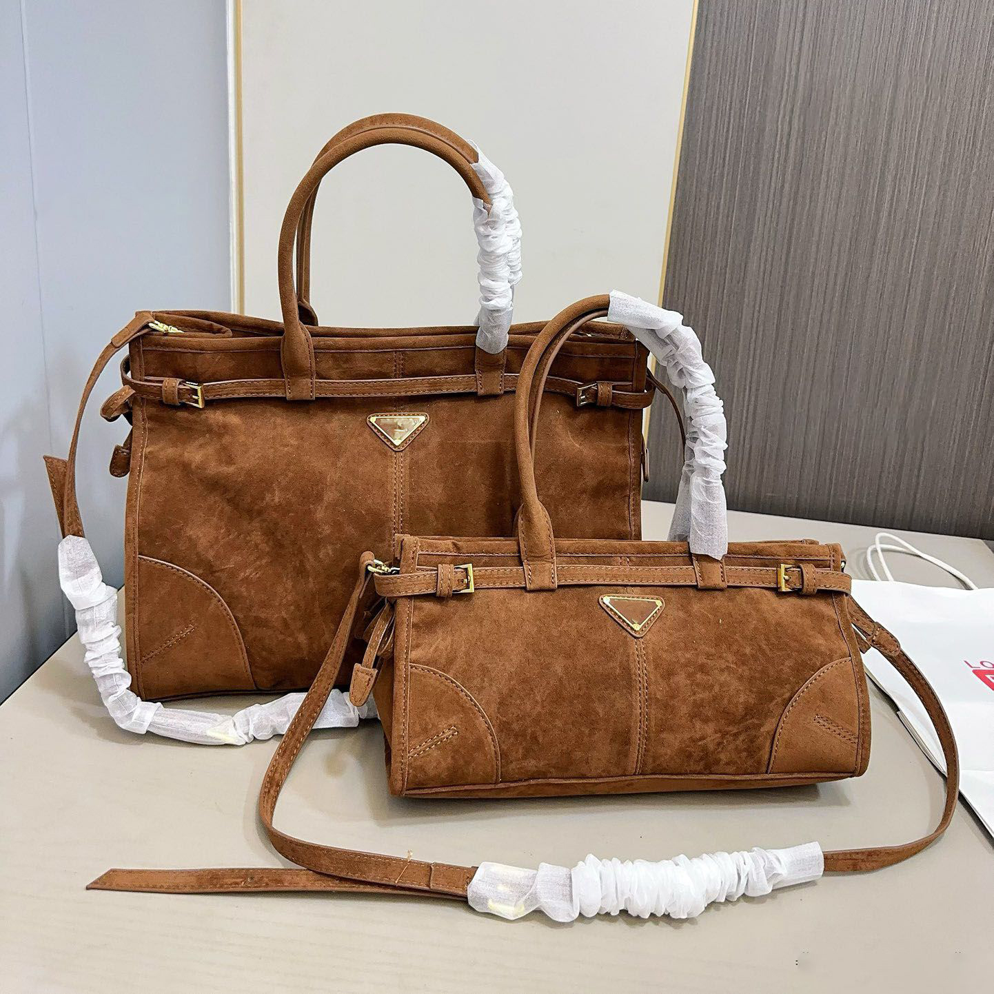 2025 New Autumn/Winter Tote Bag Designer Handbag Leather Velvet Shoulder Bag Retro Women's Bag Deer Skin Size Tote Bag