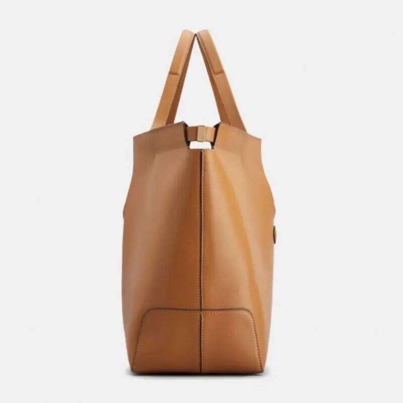 Large Capacity Women's Leather Tote Simple Versatile Single Shoulder Business Commute Bucket Bag For Autumn/Wint