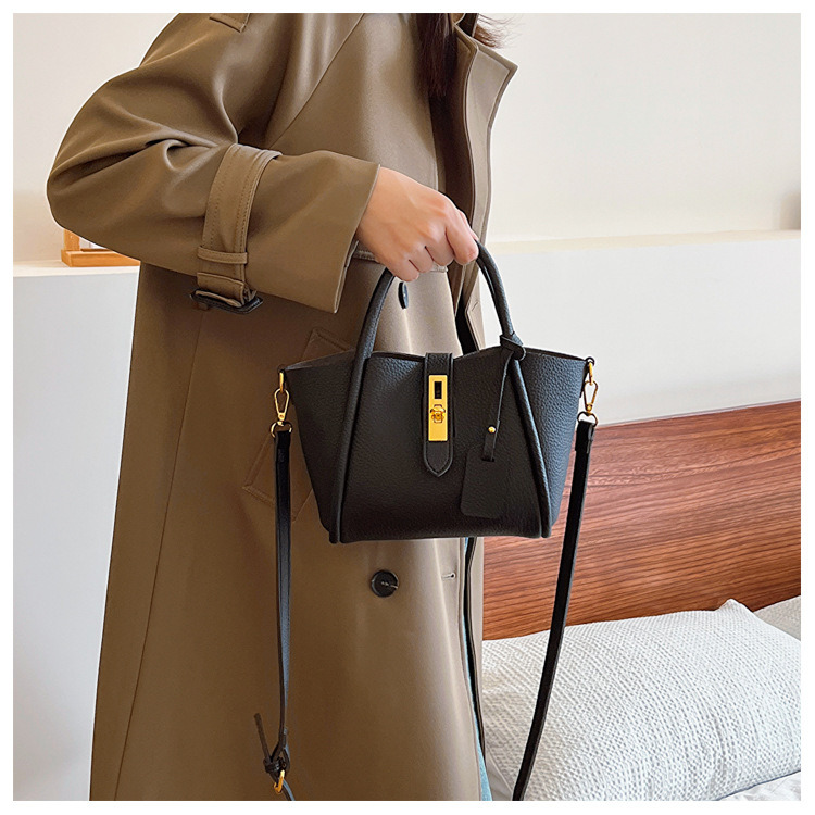 Free Shipping Designer Bag 2025 High-end Brand Silk Scarf Woven Princess Luxury Bag Diana Bag Handbag Shoulder Crossbody Trendy Women's Bag Tote 