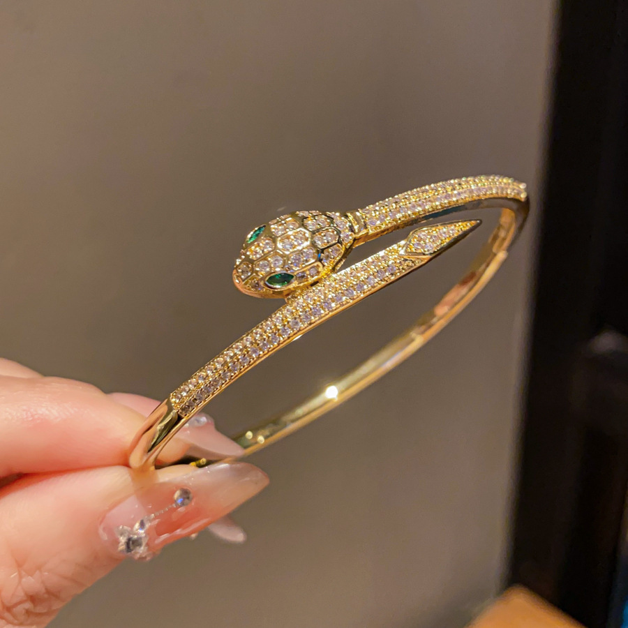 Brand 18K Real Gold Plated Zircon Snake Cross Clasp Bracelet Fashion Versatile Bangle Light Luxury High-End Feel Women's Jewelry Z260313