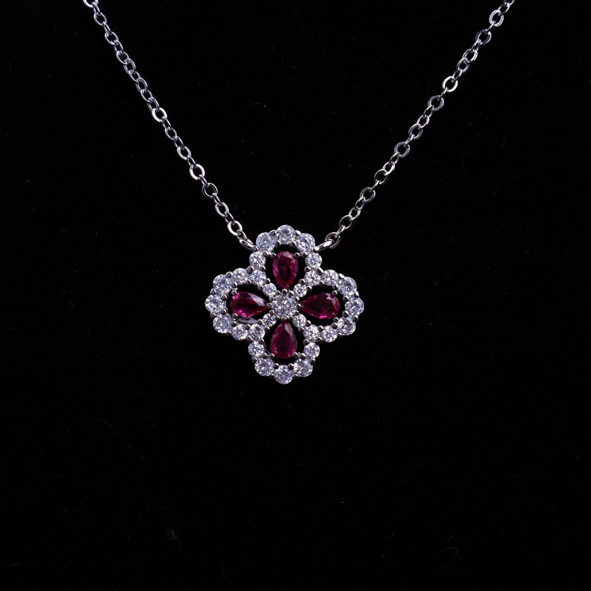 Luxury Brand Designer Jewelry New Luxury Four-Leaf Lucky Necklace New Year Hot-Selling Elegant Style Jewelry High-End Versatile Shiny Choker