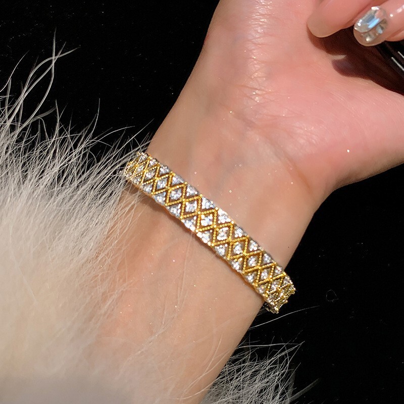 Luxury Brand Designer Jewelry European And American Metal Flower Bracelet For Women, Niche High-End Simple Versatile Fashion Light Luxury Jewelry Acce