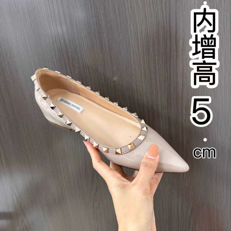 French Style Elegant 5cm Petite V Brand Studded Shallow Nude Pointed Toe Hidden Wedge Soft Patent Leather Women's Commuter Shoes
