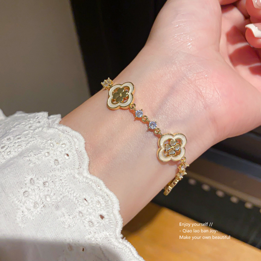 Silver - Toned Blue Clover & Crystal Bracelet Delicate Detail, Elegant for Daily or Sophisticated Wrist Styling, High - Quality Accessory