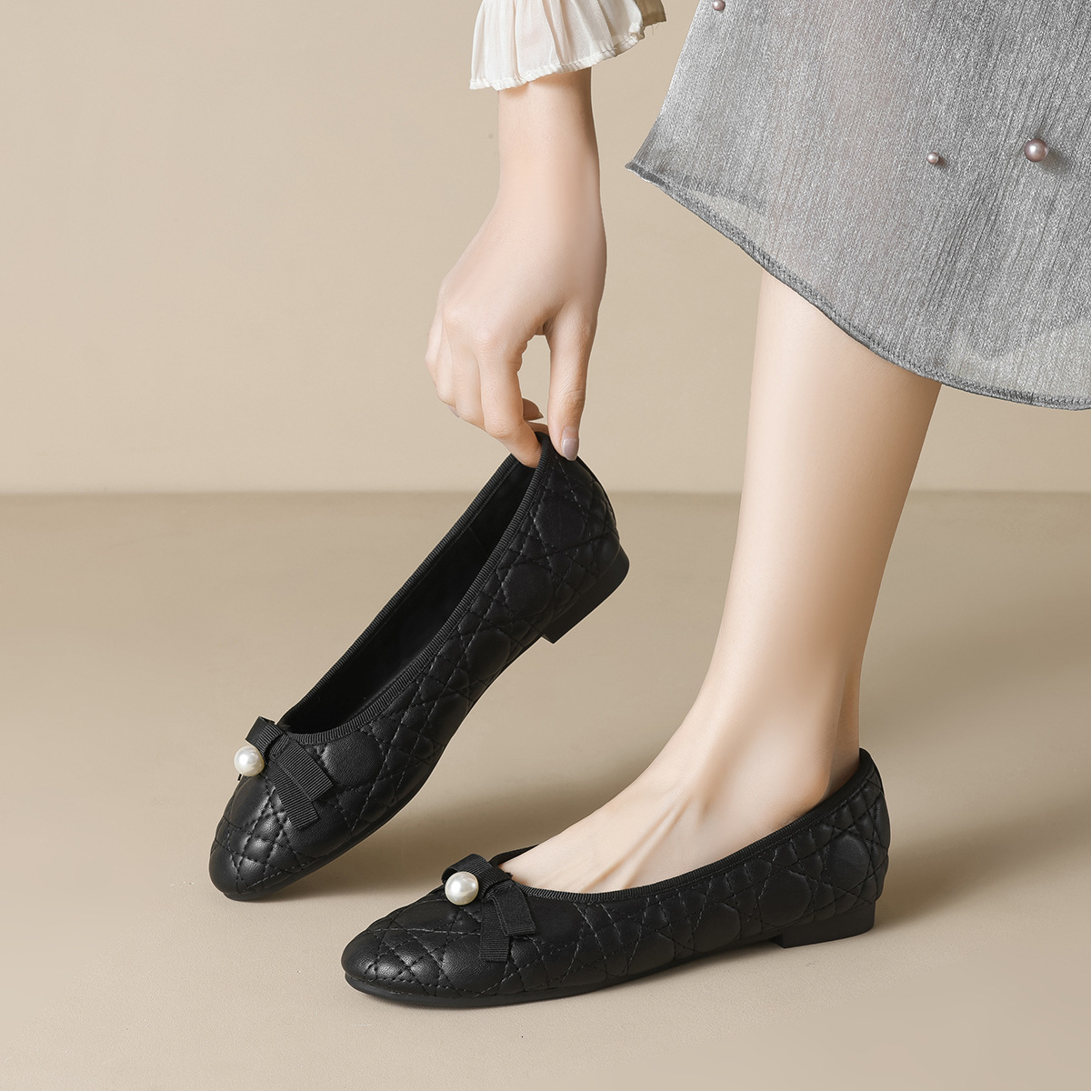 Commuting Flat Shoes Summer And Autumn Women's Shallow Mouth Single Shoes Soft Sole Butterfly Bow Single Shoes Round Toe Summer And Autumn Design