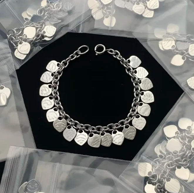 Elegant Woman Bracelets charming 925 silver Heart shaped bracelet Vintage Hand Strap Chic Female hand chain punk bracelets Dainty Heart Themed Bangle Wrist Charm