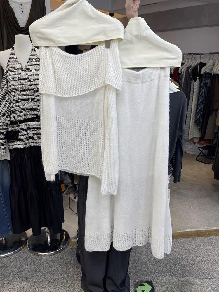 KC170 New Korean style off-shoulder hollow design knitted top skirt