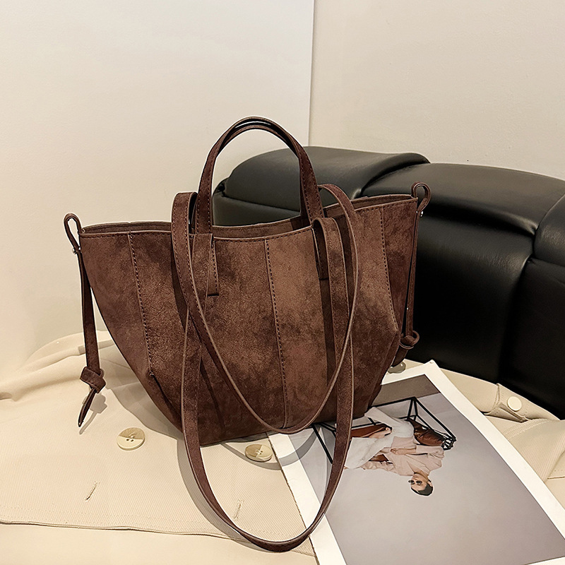 Autumn New Lightweight Retro Women s Diagonal Cross Bag Small and atmosphere Exquisite Handbag Versatile Light Luxury Fashion Designer Shoulder Bag