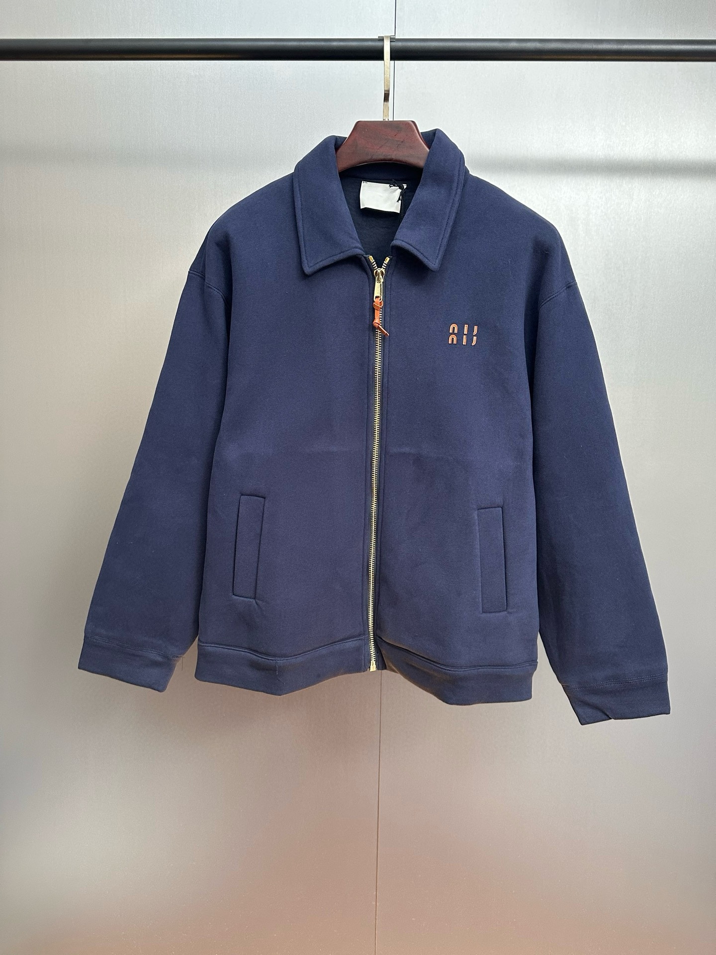 K1584 Design M cotton jersey jacket, plain composite fabric, matte textured leather, imported embroidery