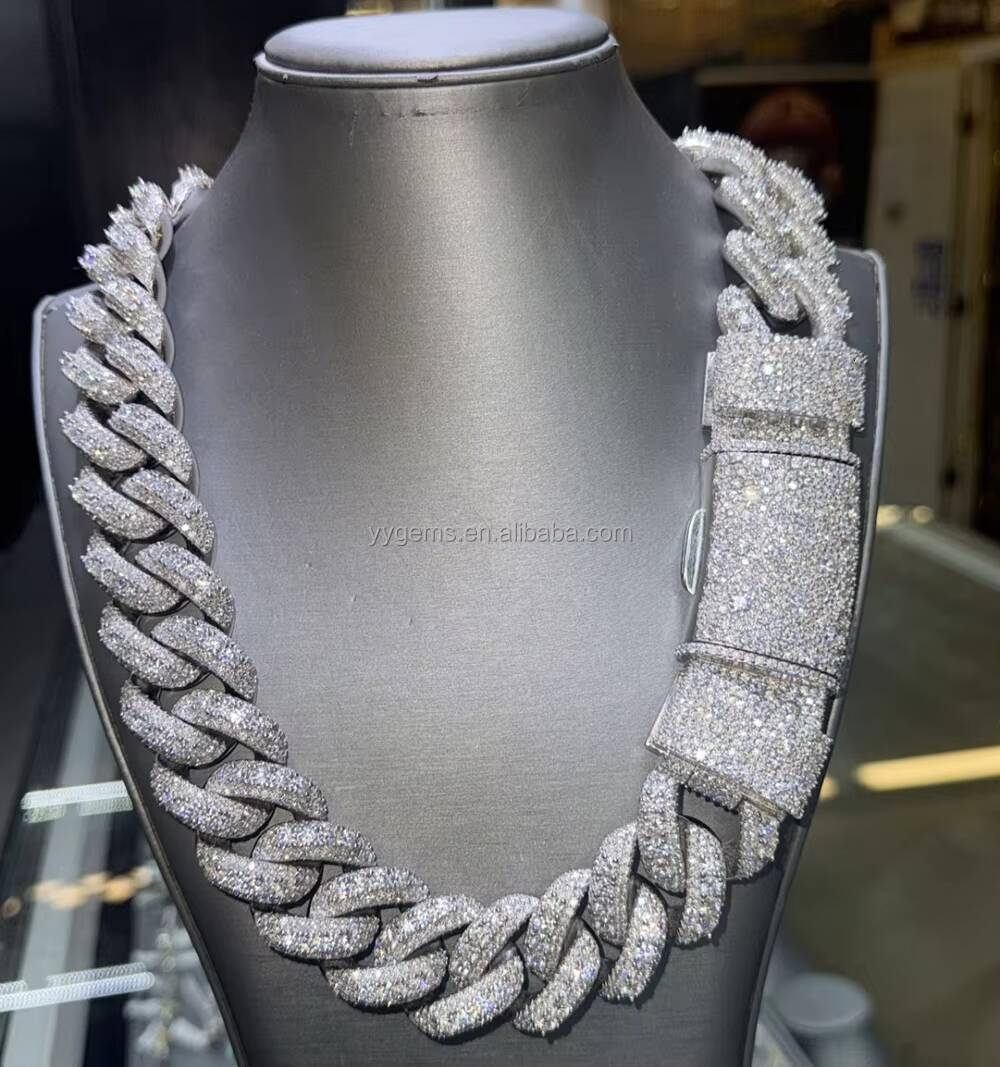 Yu Ying Customized Lock Heavy Chain Hip Hop 30MM Iced Out Moissanite Raised Chain S925 VVS Diamond Cuban Link Chain Necklace