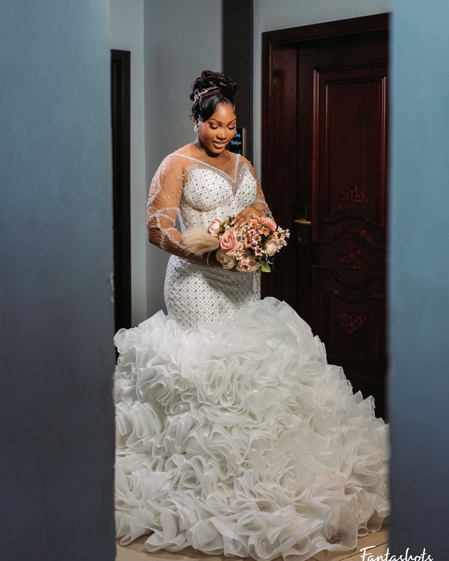 2025 Aso Ebi Plus Size Ivory Mermaid Wedding Dress Sheer neck Beaded Crystals Organza Tiers Luxurious Bridal Gowns Dresses