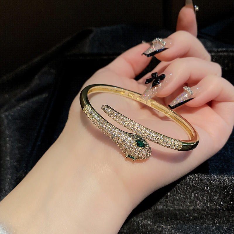 Luxury Brand Designer Jewelry European And American Fashion Exotic Snake Bracelet Green Eye Open Snake Female Evil Eye Bracelet Retro Exaggerated Whol