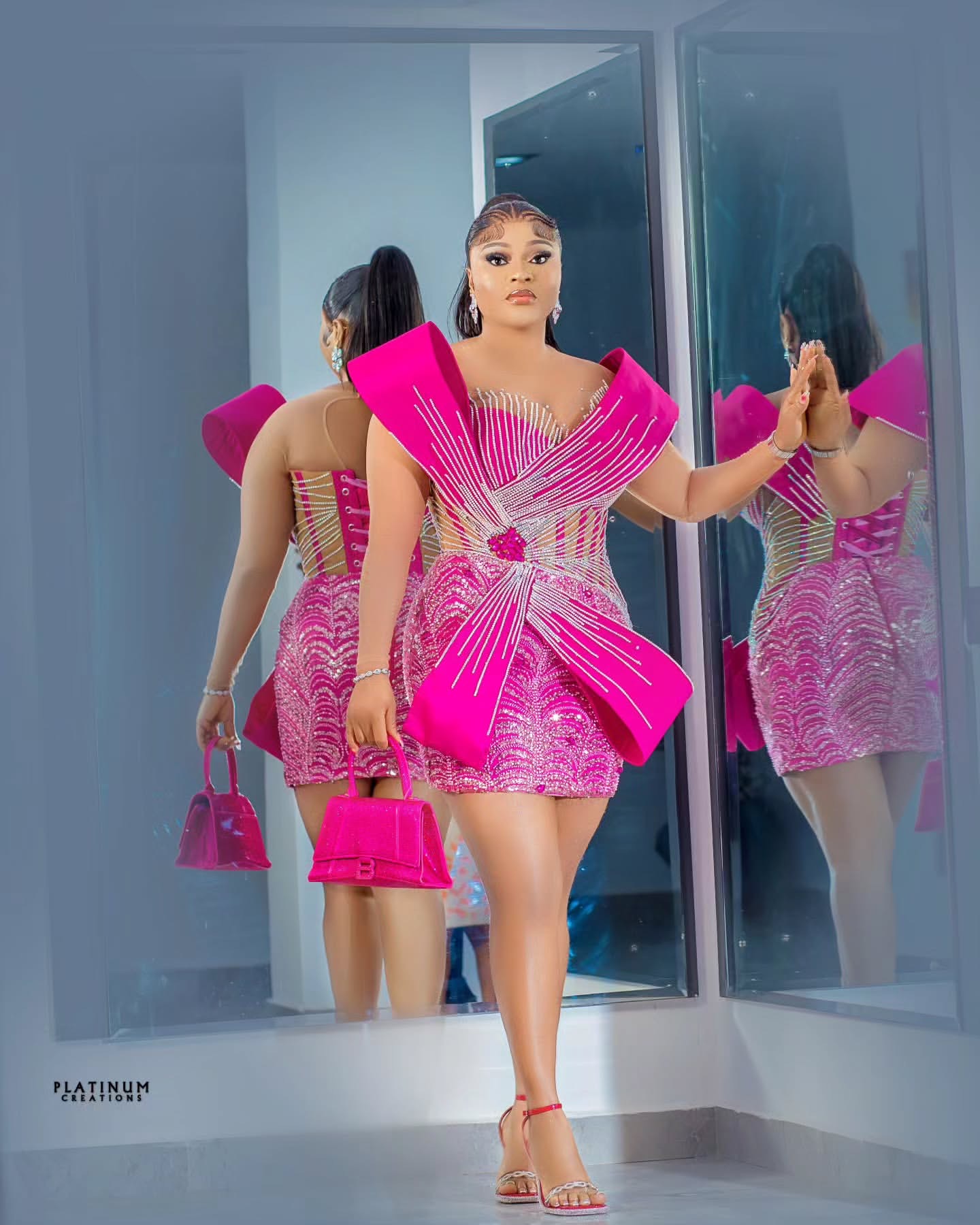 Chic Fuchsia Sheath Cocktail Dress Beaded Sequined Sheer Neck Stylish Short Mini Graduation Homecoming Dresses For Special Occasions Sweetheart Gowns