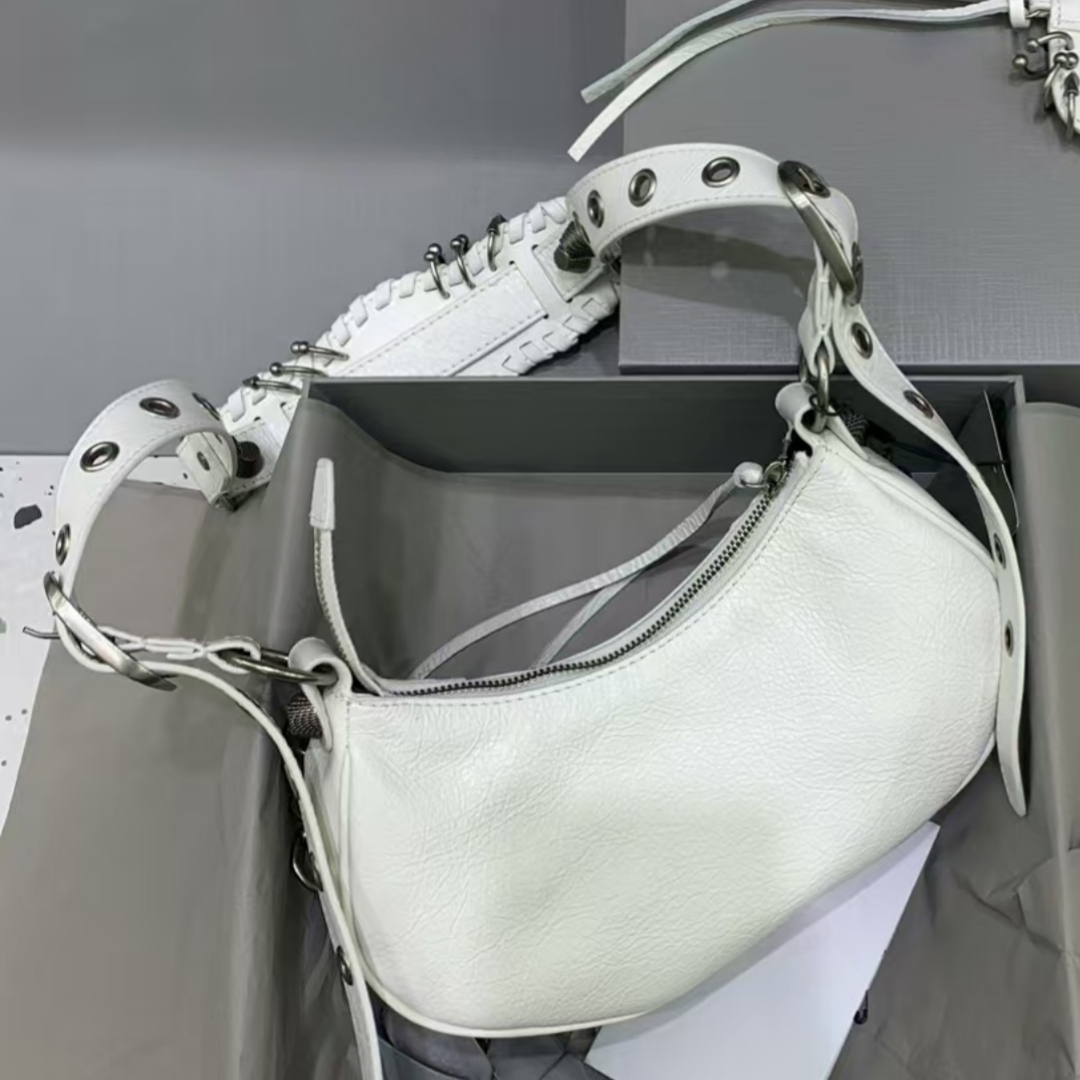 TOP Quality Waxed-Leather Studded Shoulder Bag