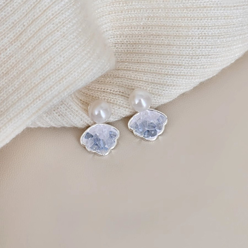 Earrings quality Jewelry Silver Needle Zircon Crystal Shell Exquisite Simple Fashion Earrings For Women Unique Design Niche High-End Feel