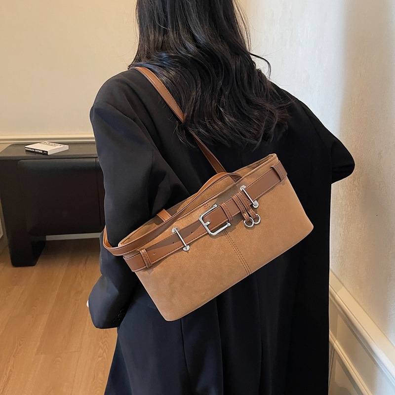 Autumn New Retro Simple Underarm Bag Light Luxury Versatile niche atmosphere design Shoulder bag Fashion small square bag Designer diagonal cross bag