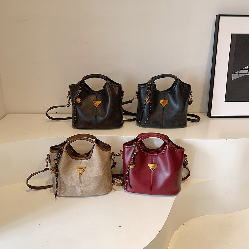 Trendy Korean Style Fashion Casual Soft Leather Dumpling Bag British Style Casual Oil Wax Leather Tote Bag