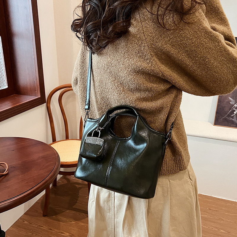 atmosphere autumn new retro texture versatile light luxury women s bag niche design fashionable retro armpit bag designer shoulder bag