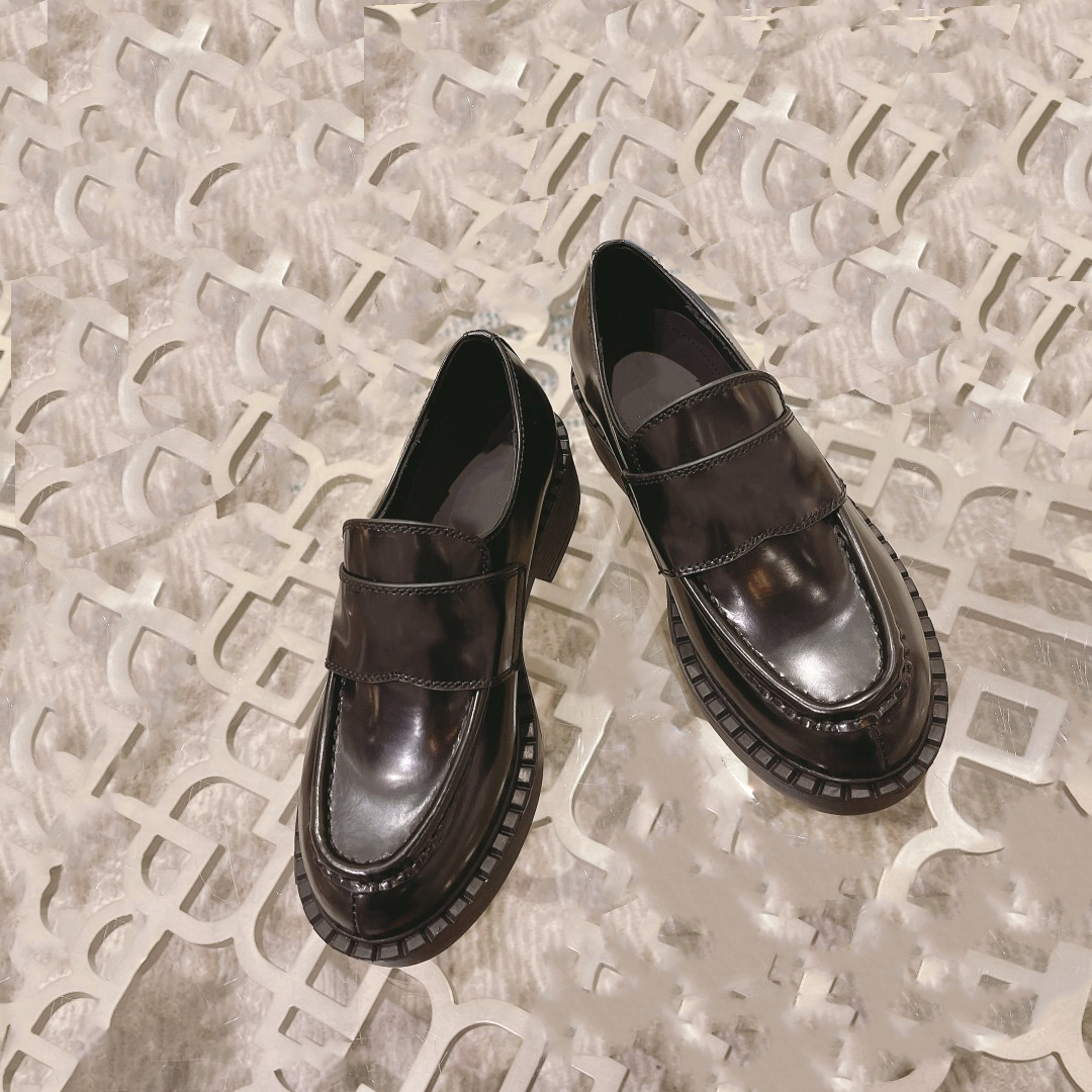 Casual Yet Sophisticated Premium Quality Oxfords & Moccasin Design by Leading Brands