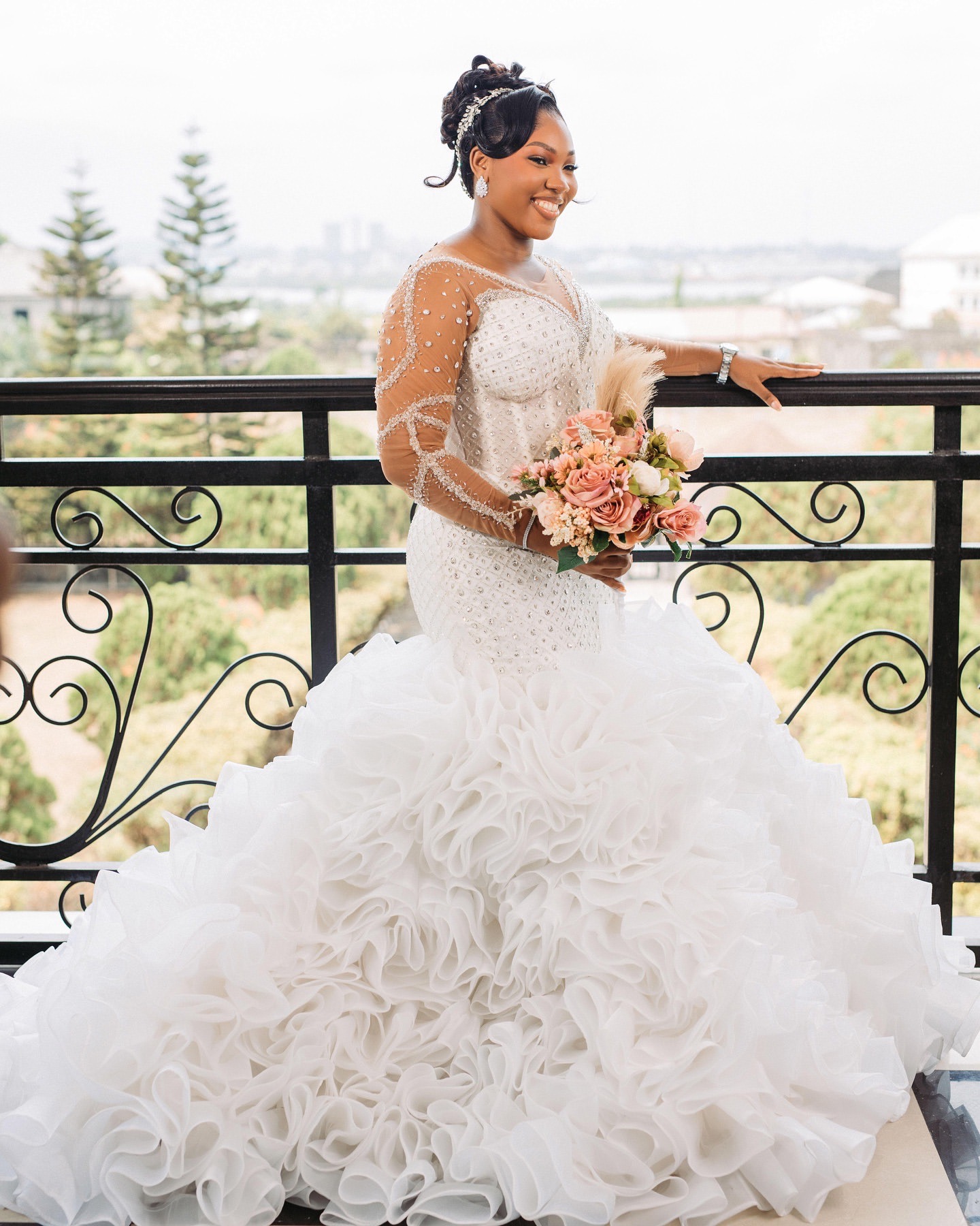 2025 Aso Ebi Plus Size Ivory Mermaid Wedding Dress Sheer neck Beaded Crystals Organza Tiers Luxurious Bridal Gowns Dresses