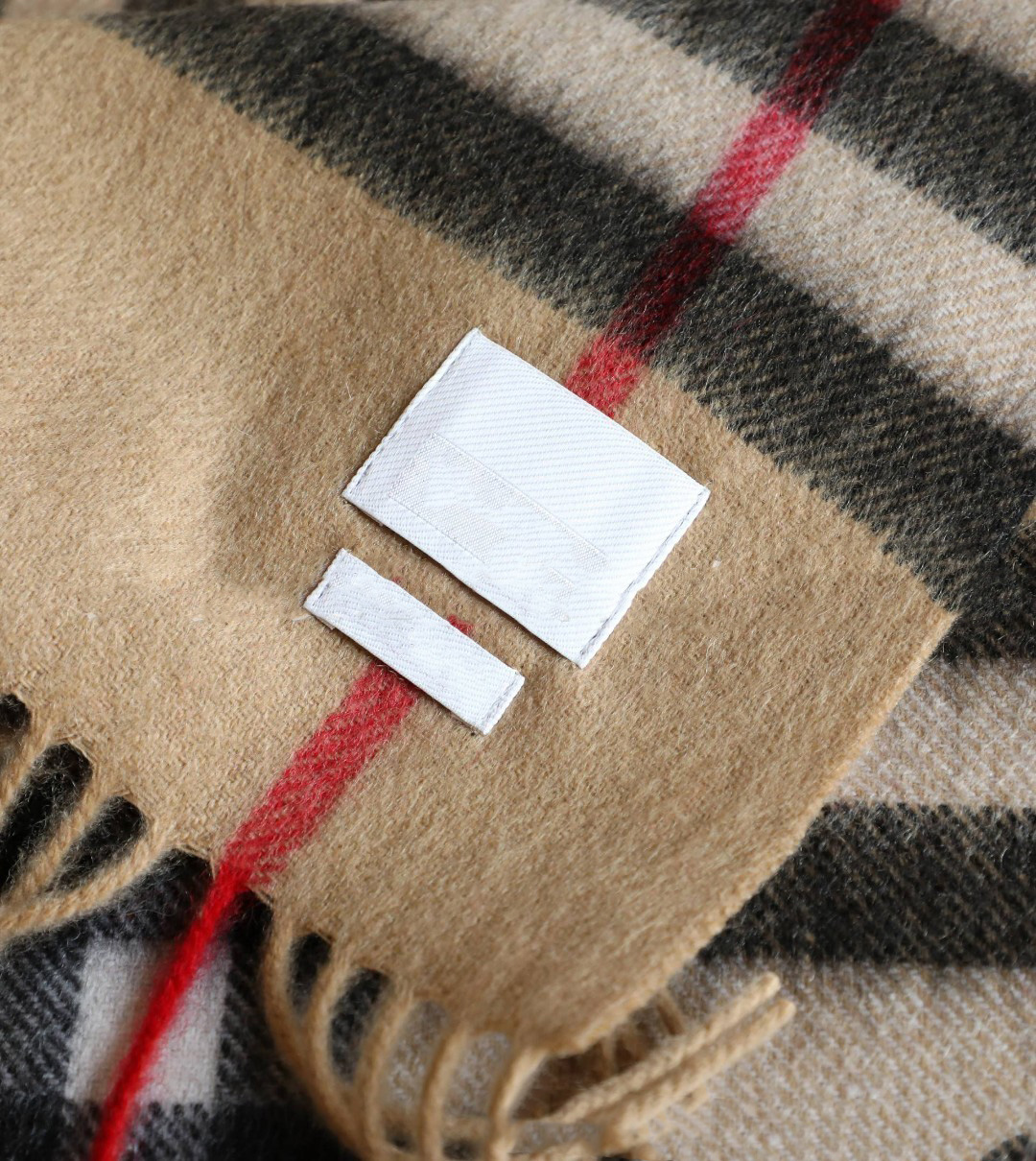 luxury designer scarf Classic plaid long tassels simple style in winter and autumn, fashion British retro warm striped plaid wool scarf