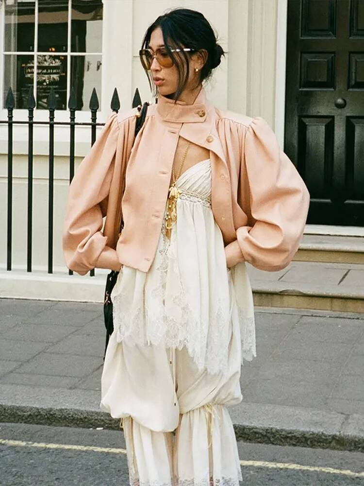 Women Pleated Padded Shoulder Button Jacket Lantern Sleeve Crop 2025 Trendy Versatile Trench Daily Retro-Chic Street Lady Coat dongdumaoyi