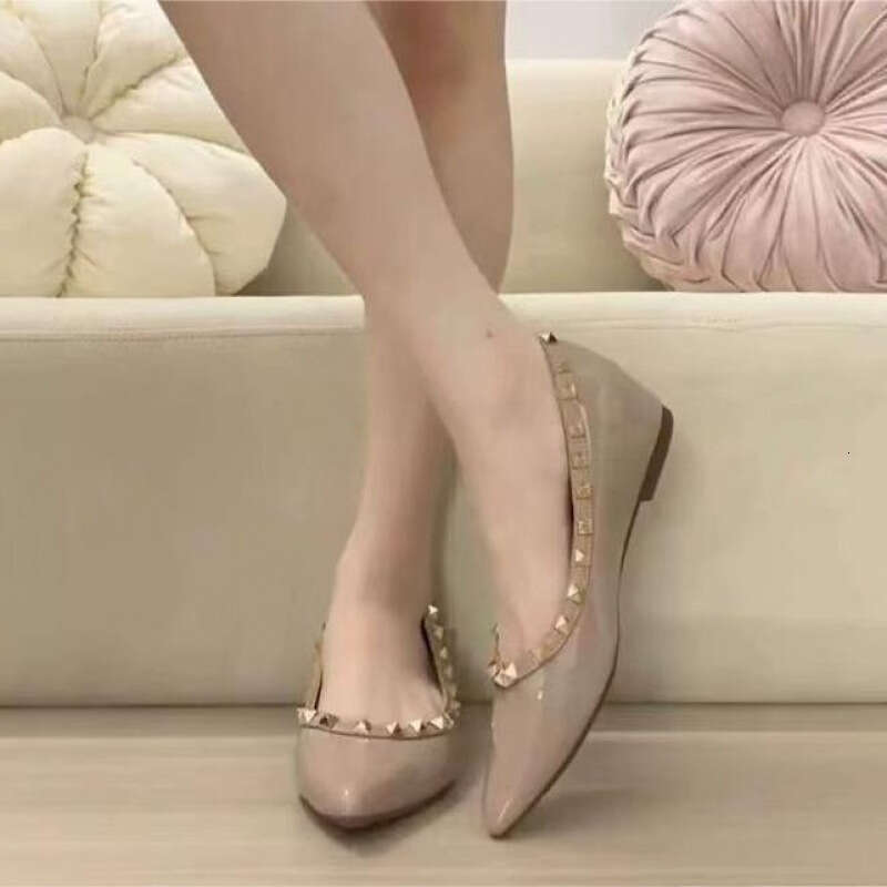 French Style Elegant 5cm Petite V Brand Studded Shallow Nude Pointed Toe Hidden Wedge Soft Patent Leather Women's Commuter Shoes