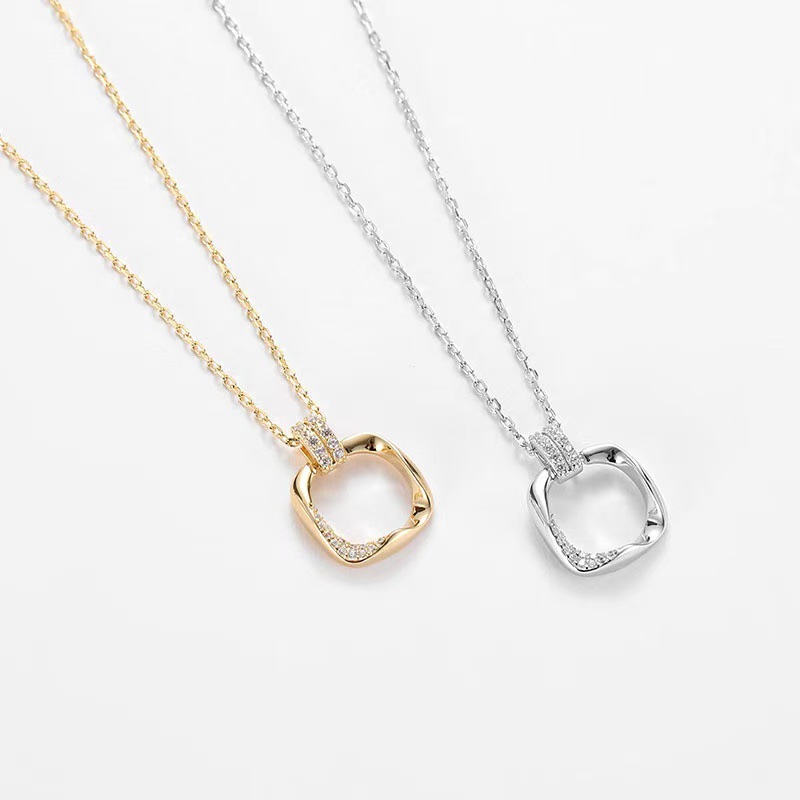 Jewelry Pendant Necklaces Fashionable and Minimalist Exquisitely Designed Moissanite Necklace for Women, High End Jewelry in Style