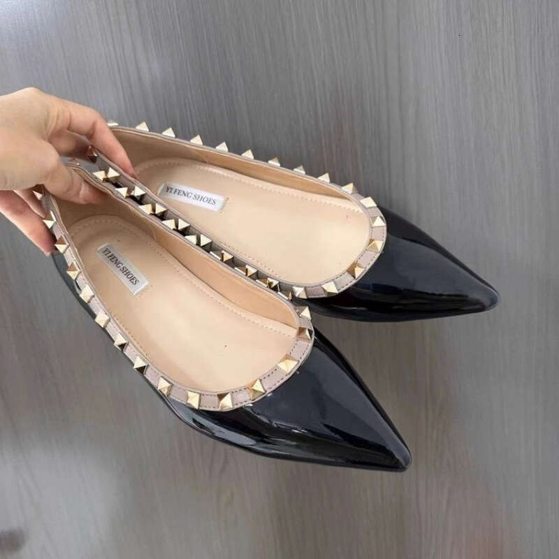 French Style Elegant 5cm Petite V Brand Studded Shallow Nude Pointed Toe Hidden Wedge Soft Patent Leather Women's Commuter Shoes
