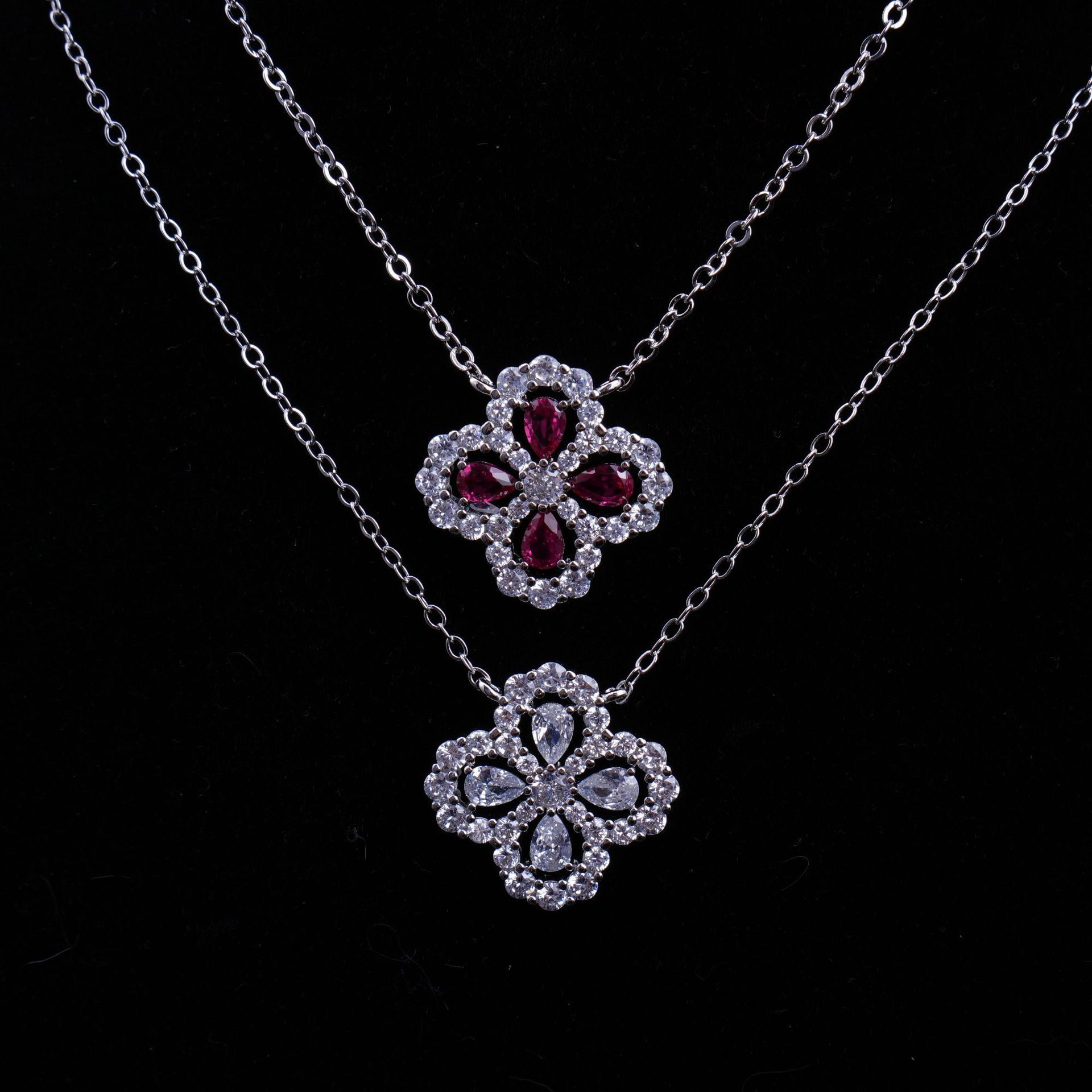 Luxury Brand Designer Jewelry New Luxury Four-Leaf Lucky Necklace New Year Hot-Selling Elegant Style Jewelry High-End Versatile Shiny Choker