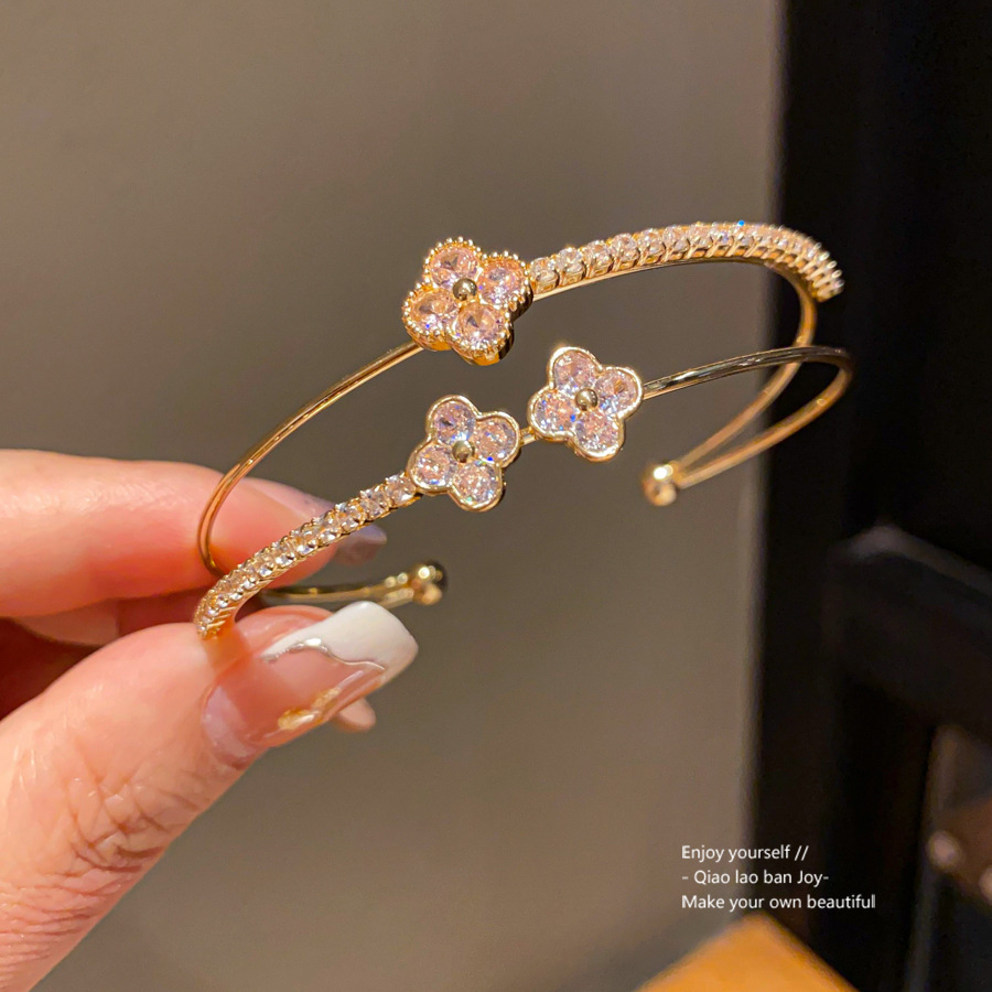 Gold - Toned Clover Crystal Double - Layered Bangle Sparkly Detail, Elegant for Daily or Glamorous Wrist Styling, High - Quality Accessory