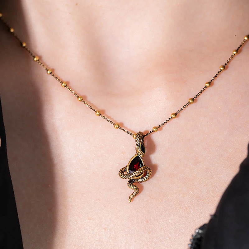 Luxury Brand Designer Jewelry Xiaohongshu Hot-Selling Ruby Black Gold Snake Staff Necklace 2024 New Retro Zodiac Snake-Shaped Exquisite Collarbone Chain