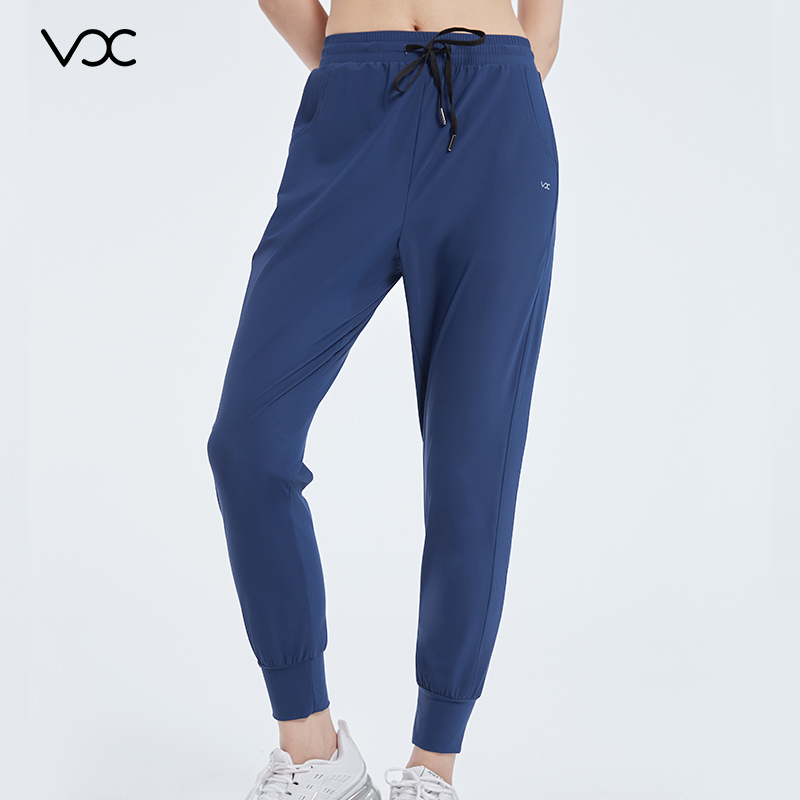 Relaxed-fit tapered sweatpants Flattering for all body types, effortlessly stylish
