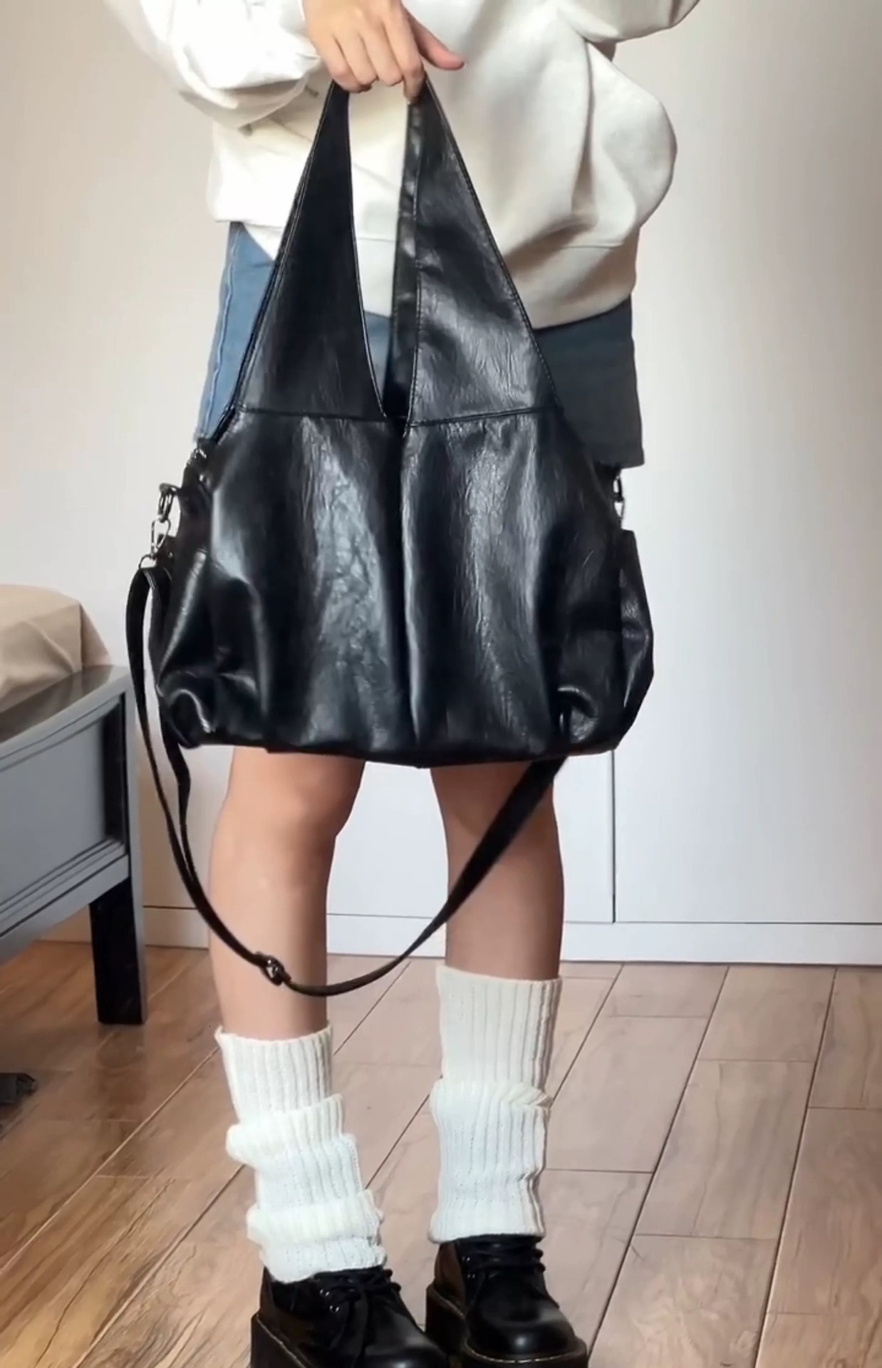 Autumn atmosphere New Retro Oil Wax Leather Light Luxury Versatile Elegant Large Capacity Underarm Bag Tongqin Crossbody Bag Designer Shoulder Bag