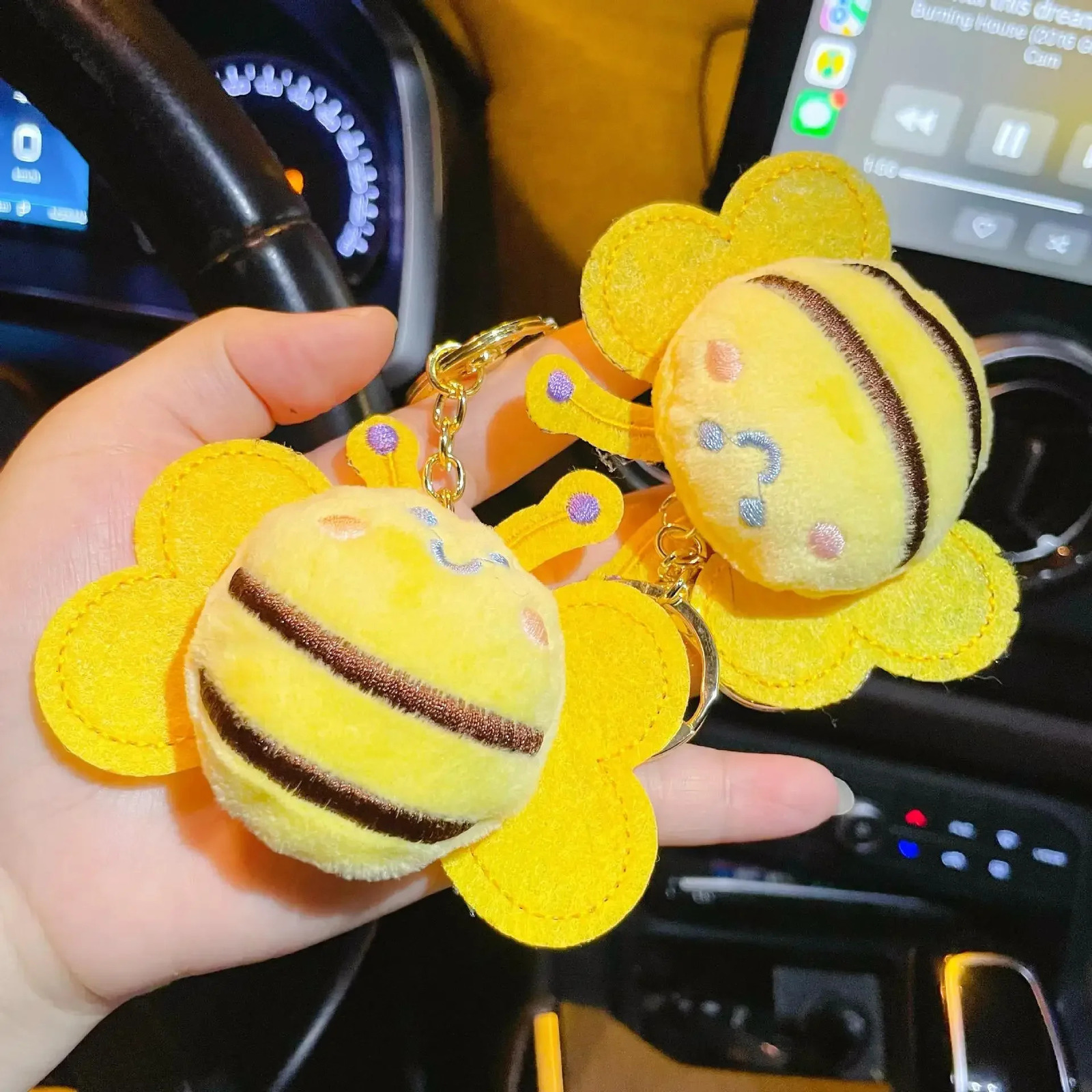 120PCS Cute Plush Bee Keychain Cartoon Keyring Bag Charm for Women Girls Backpack Purse Decor Fluffy Keychain Child Gifts 250902