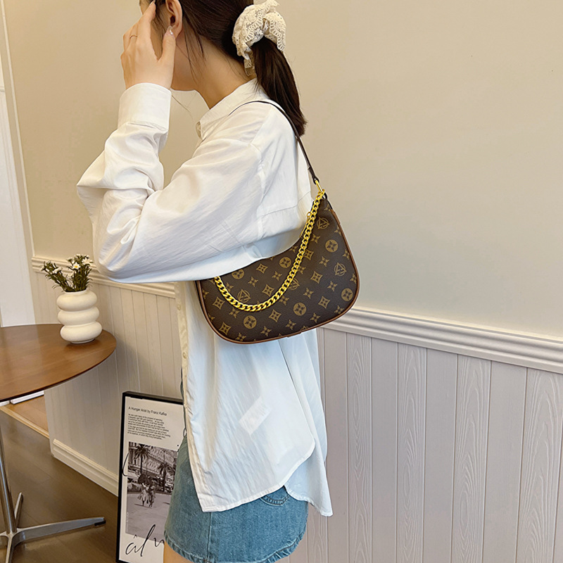 Temperament ladies' bags 2025 new European and American printed baguette bag fashionable high-end shoulder messenger bag