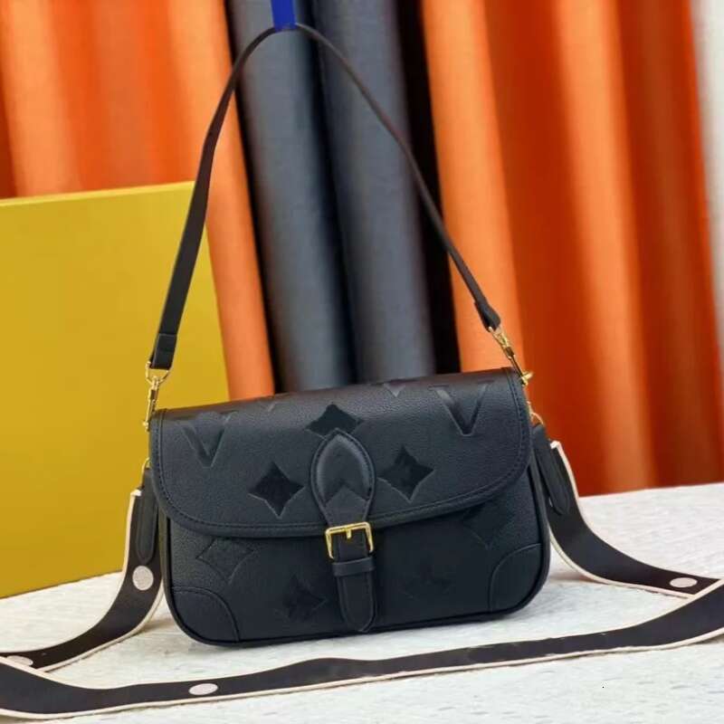 Designer Bag Women Shoulder Bag Black Crossbody Bag Classic Embossed Flower Baguette Bag Diane Handbag