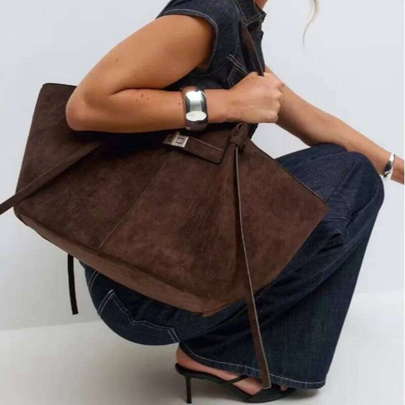 2025 New Large Capacity Trapeze Women Shoulder Bags Designer Metal Lock Handbags High-Quality Pu Leather Big Tote Commute Bag