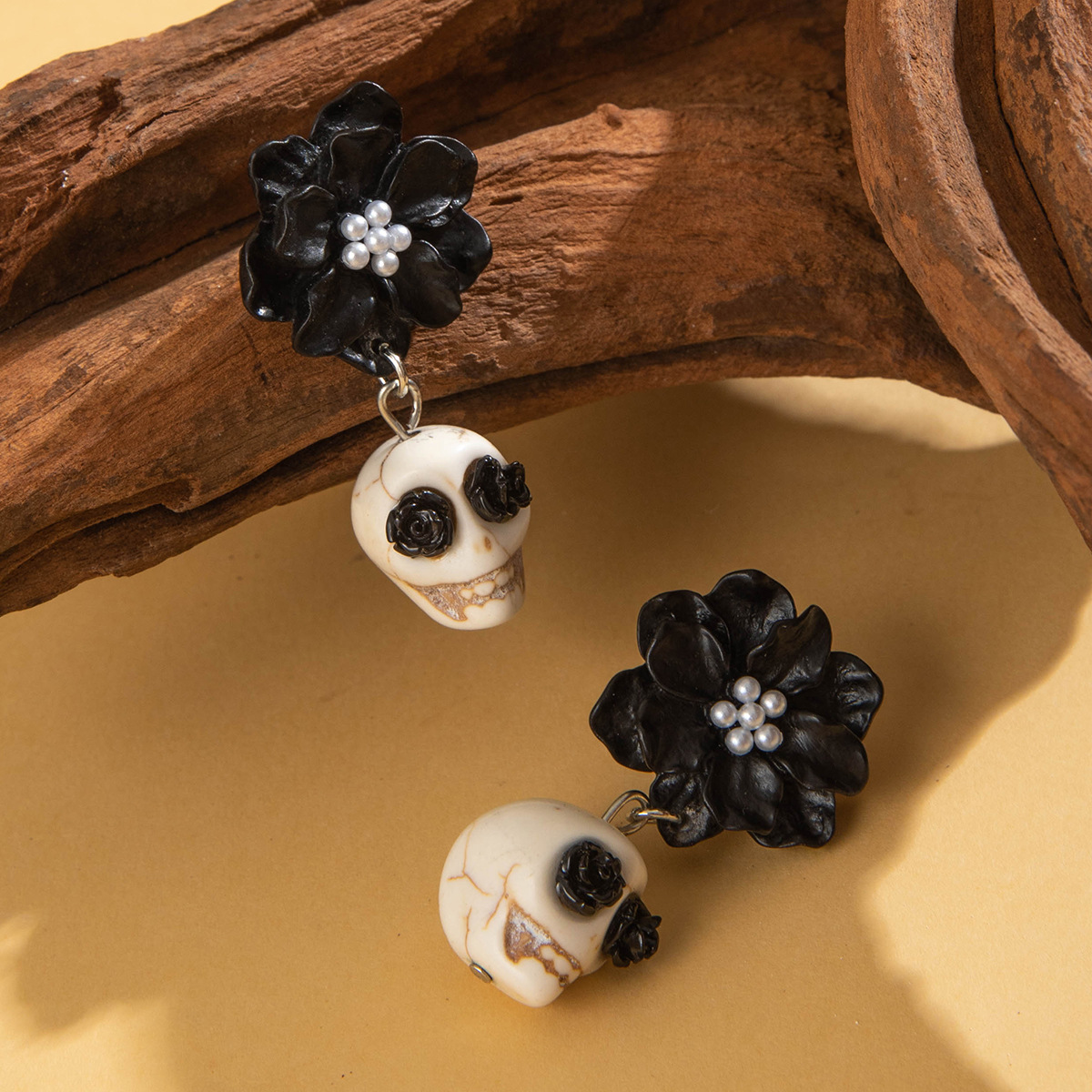 European and American Dark style Skull Black Camellia Earrings Funny and Whimsical Halloween Dangle Earrings for Women