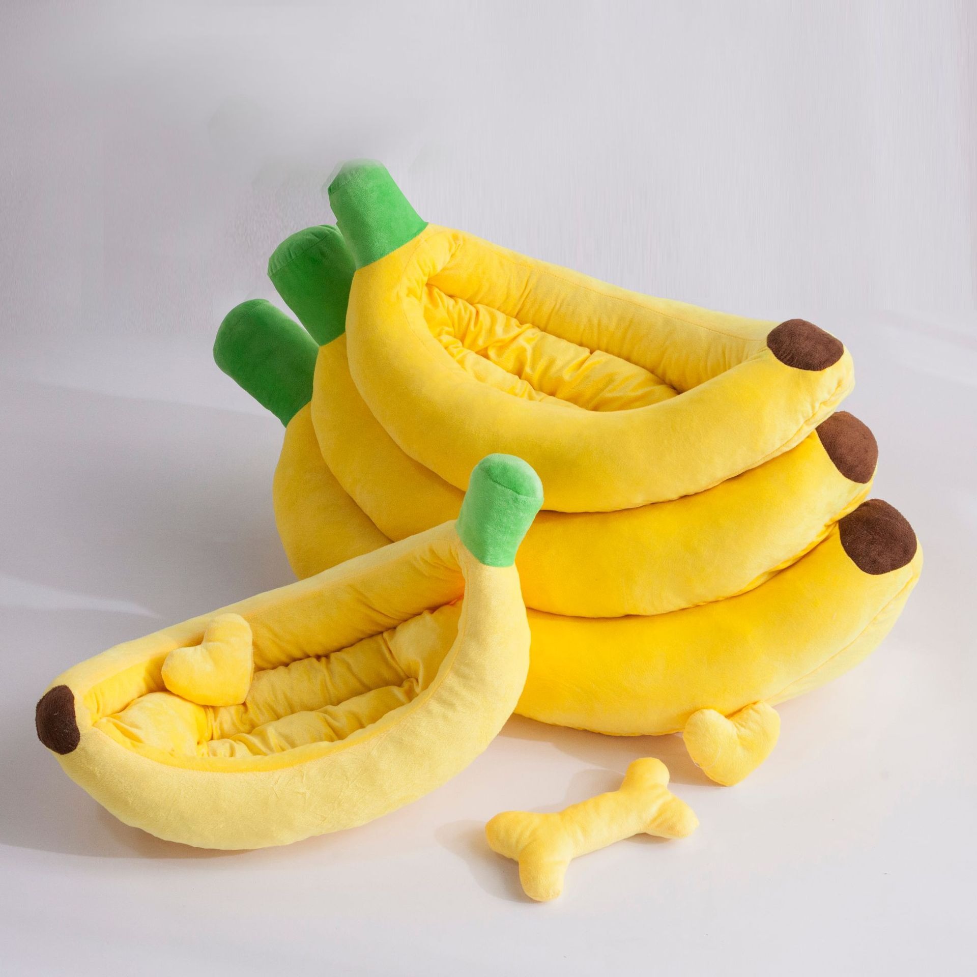 Cartoon Banana Shaped Pet Bed Removable Washable for Dogs Cats 4-Season Use Soft Comfortable Nest for Small Medium Breeds