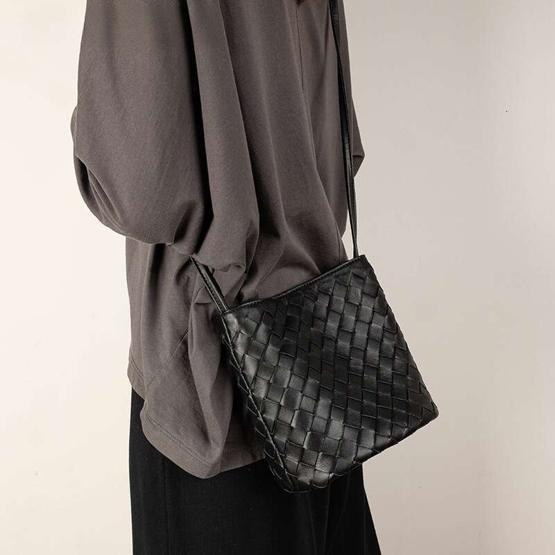 DHpet_wholesale Genuine Lambskin Woven Bucket Bag - Unisex Crossbody Purse with Magnetic Closure, Small Leather Shoulder Bag for Daily Use