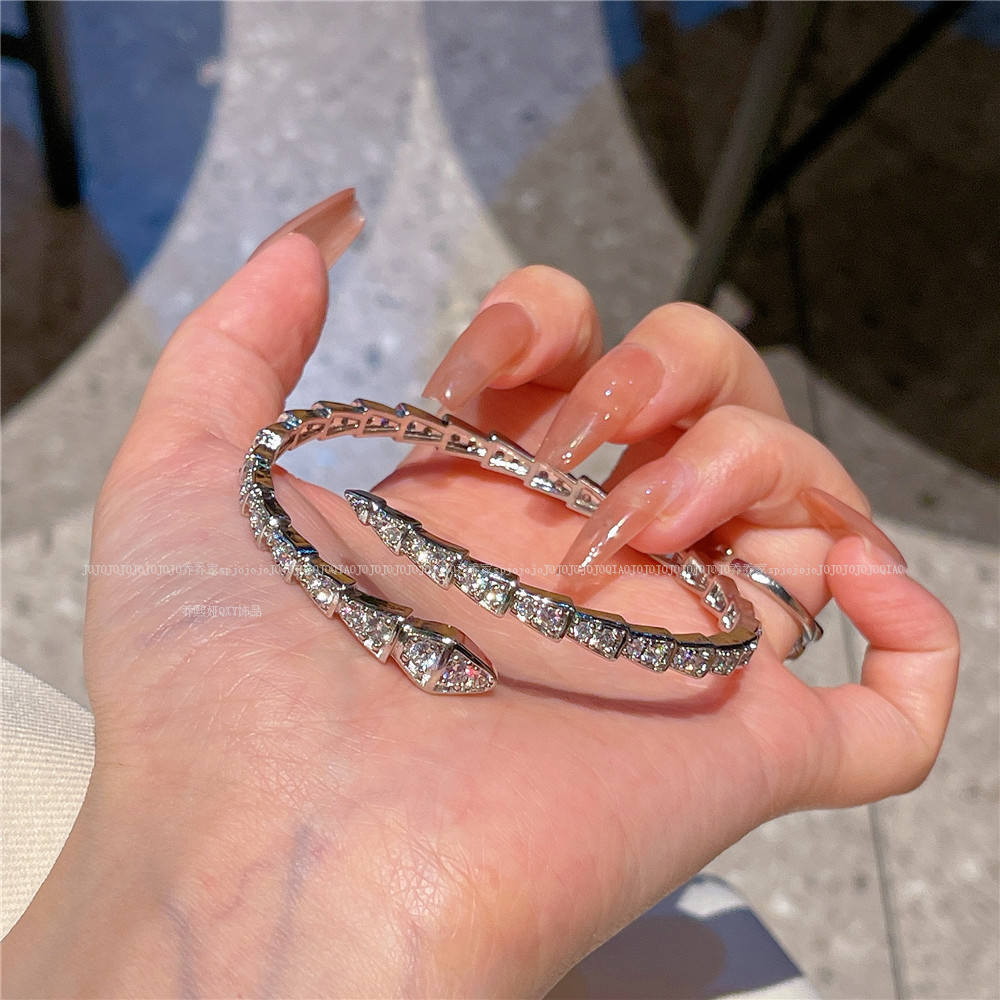 Silver - toned Open Cuff Bangle with Geometric Crystal Detail, Sleek and Sparkling for Daily or Glamorous Occasions, Elegant Fashion Jewelry