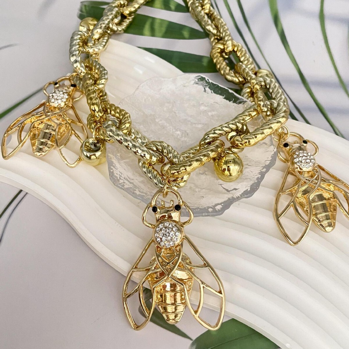 Luxury Brand Designer Jewelry European And American INS New Style Sealed Butterfly Necklace Fashion Hot Sale Bee Exaggerated Thick Necklace High Versi