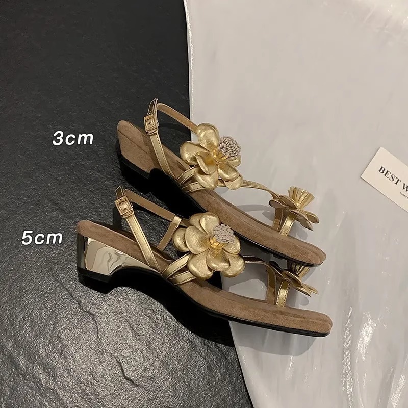 Designer Luxury Square-toed Camellia-style Single-strap Low-heeled Comfortable Sandals For Women Plush Texture And Three-dimensional Floral Decoration