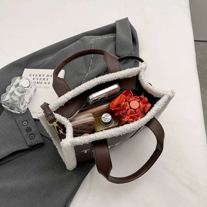 Trendy Casual Solid Color Plush Edge Decoration Women's Handbag Quilted Letter Print Zipper Female Crossbody Bag For Outings