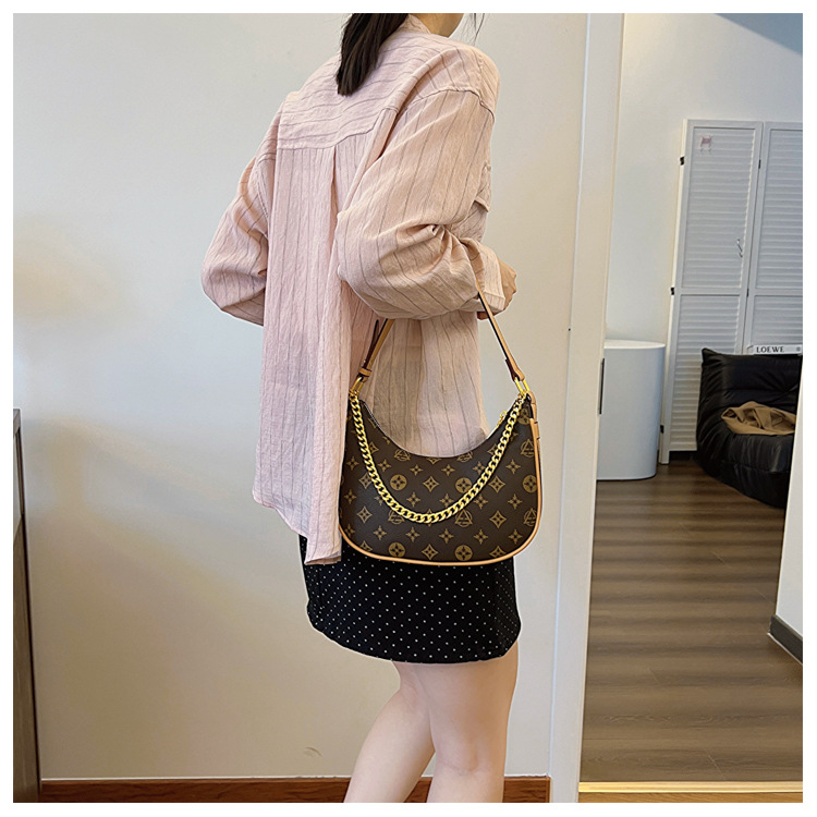 Temperament ladies' bags 2025 new European and American printed baguette bag fashionable high-end shoulder messenger bag
