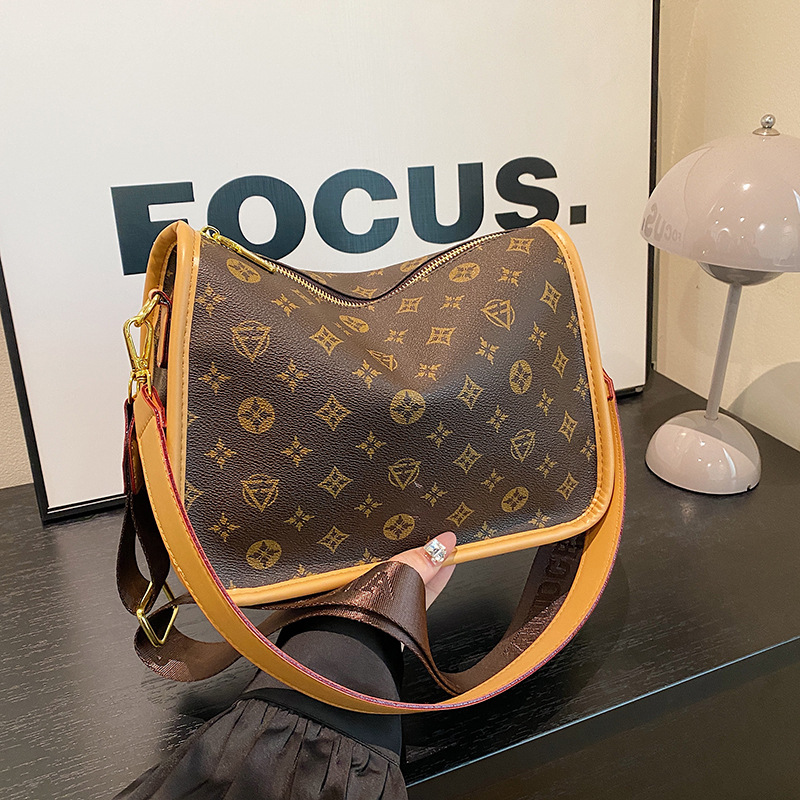 new Free delivery designer handbag for woman Comfortable and minimalist crossbody bag fashionable shoulder bag